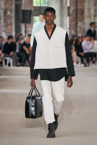 Look 32